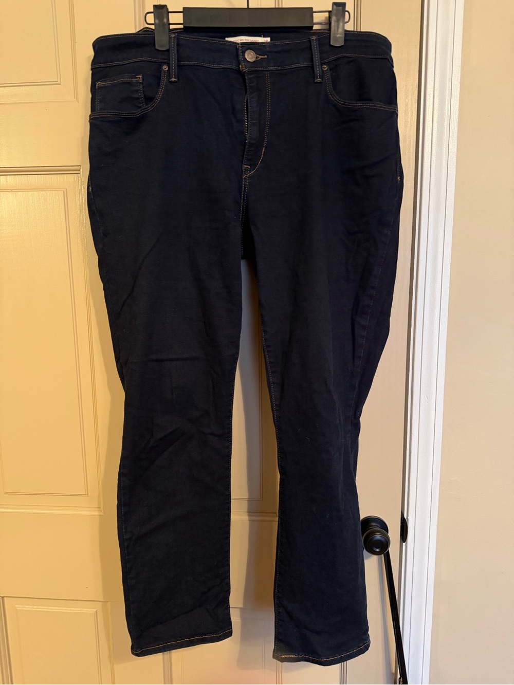 Levi's Classic Mid-Rise Skinny Jeans in Dark Blue